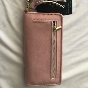 Wallet with portable charger